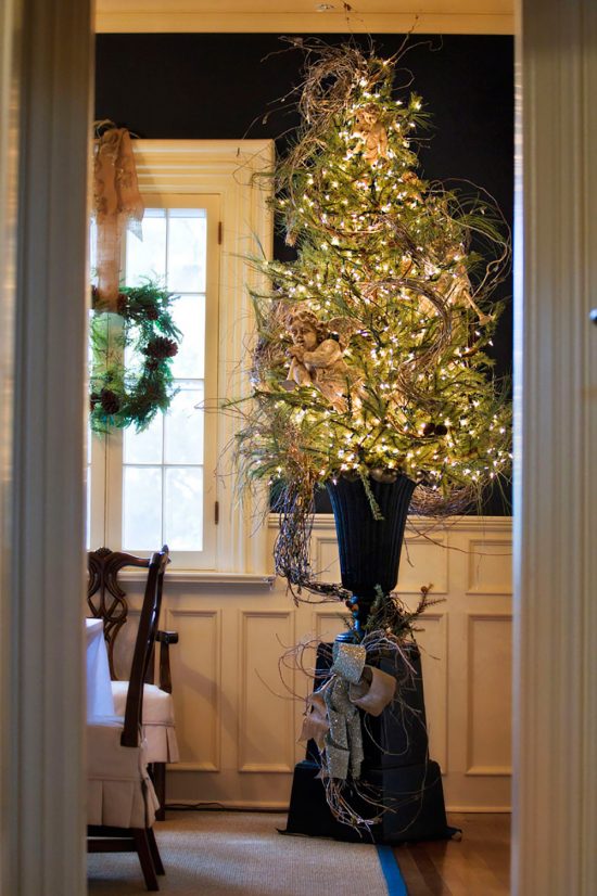 grapevine-christmas-tree-in-urn