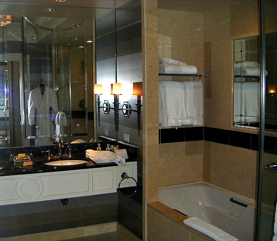 Palazzo-Hotel-bathroom