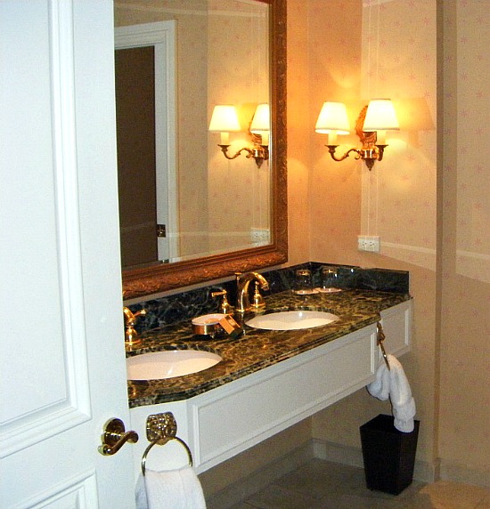 Venetian-Hotel-Bathroom-Rialto