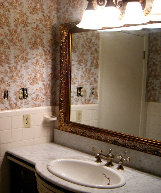 guest-bathroom-remodel-lighting