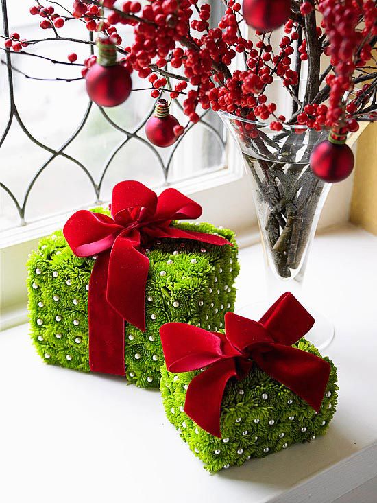 greenery-wrapped-gifts
