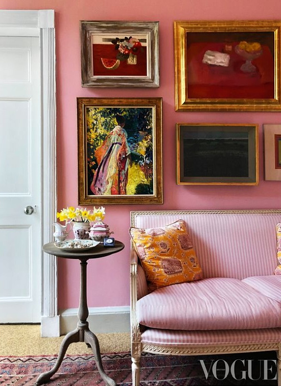 pink-walls-settee