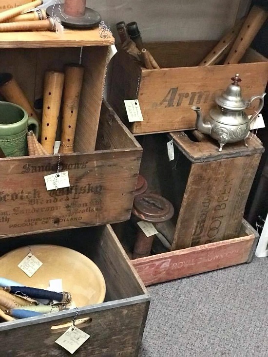 vintage-wooden-crates-boxes