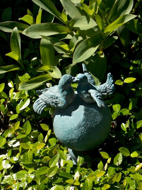 bird-garden-statue