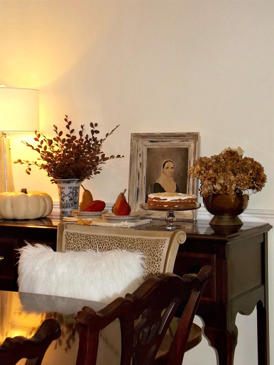 dining-room-buffet-fall-decor