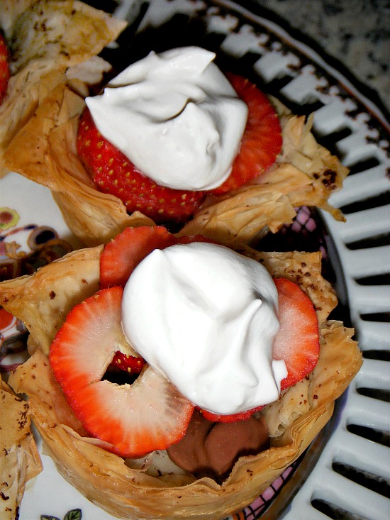 strawberries-chocolate-whipped-topping-honey
