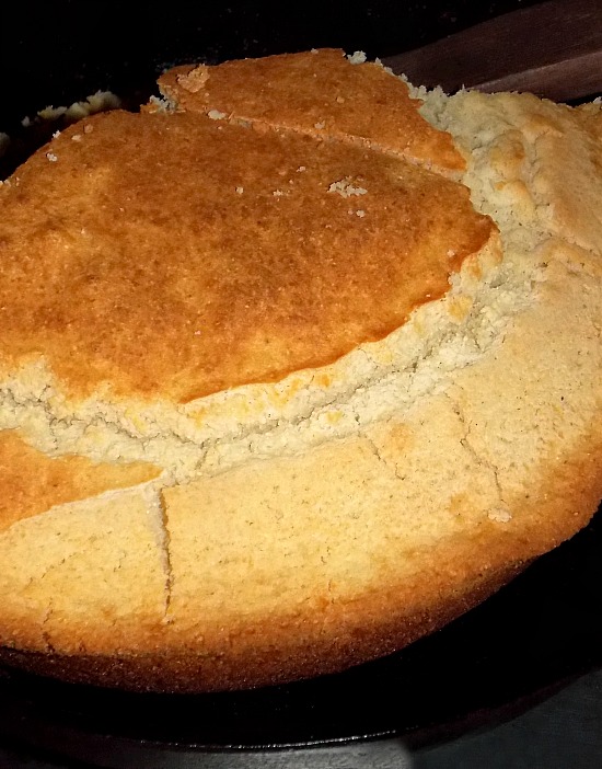 southern-buttermilk-cornbread-in-black-iron-skillet