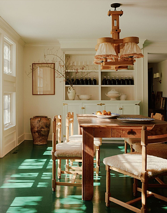 modern-farmhouse-breakfast-room-antiques
