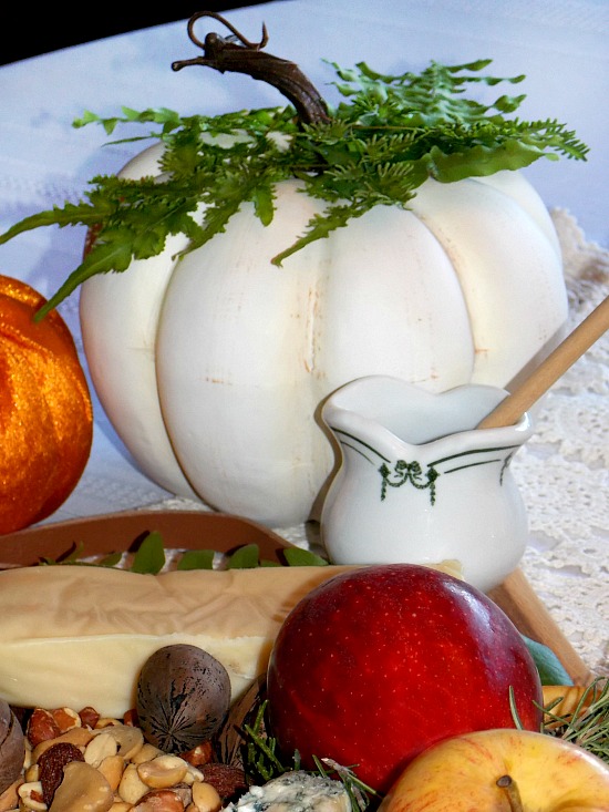 fall-pumpkin-cheese-board
