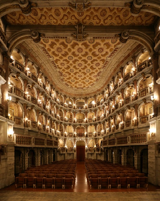 Mantova-teatro-bibiena