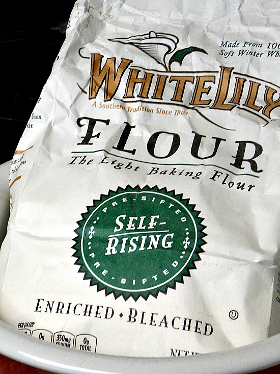 White-Lily-self-rising-flour-bag