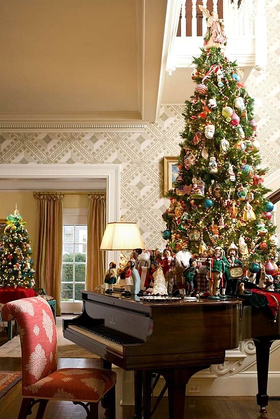 Christmas-tree-on-piano