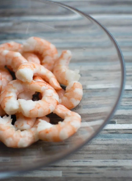 peeled-shrimp-in-bowl