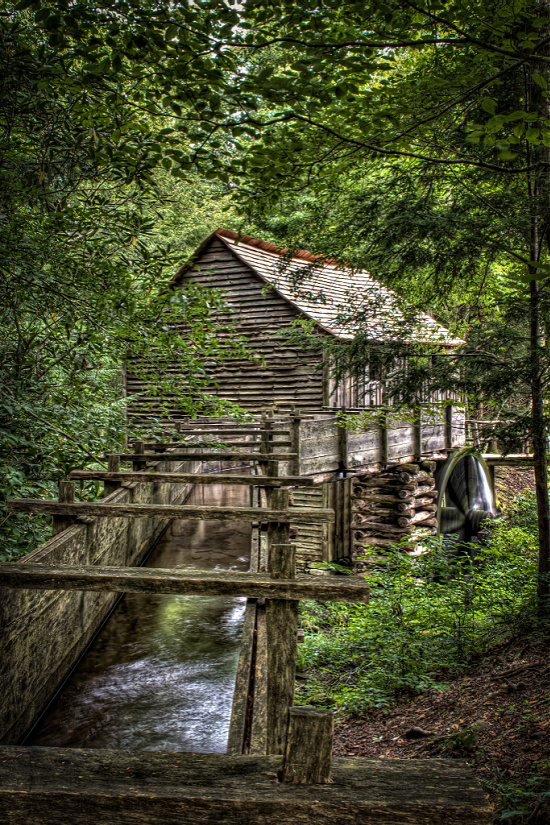 grist-mill-Cades-Cove-great-smoky-Mountains-Tennessee