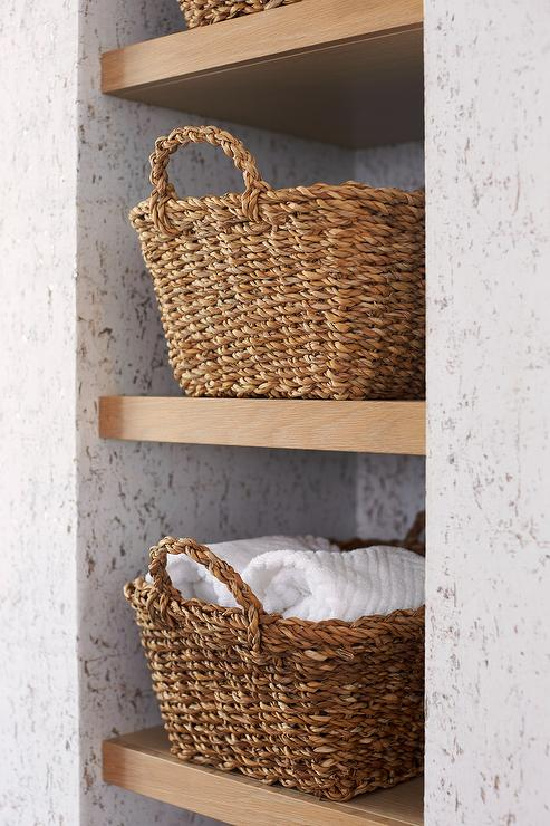 wicker-towel-baskets-on-shelves-on-bath-nook