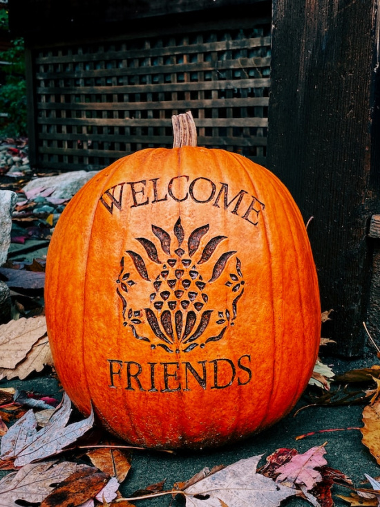 welcome-friends-pumpkin 