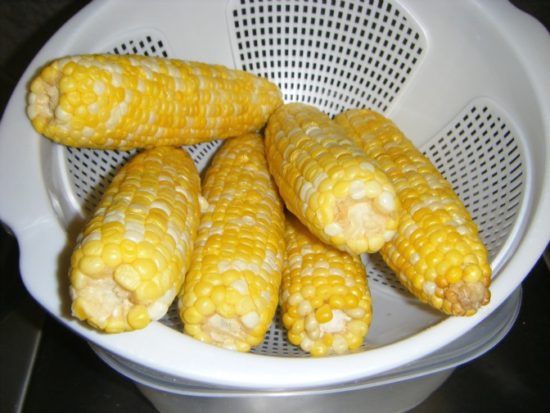 boiled fresh corn