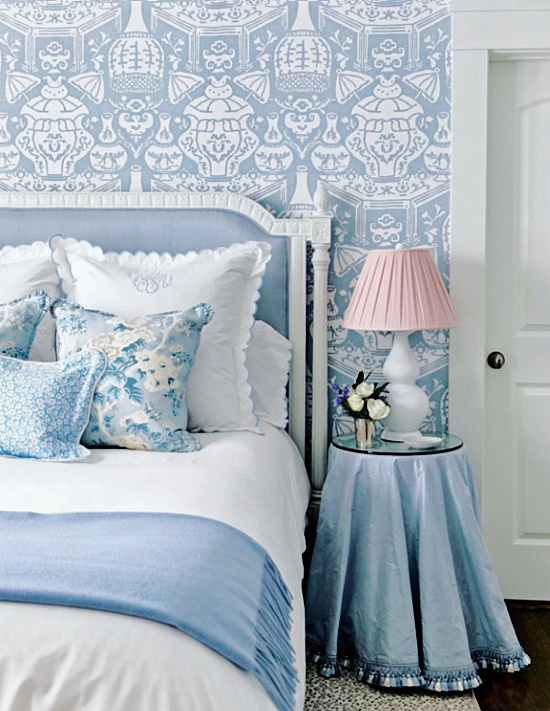 blue-white-bedroom-wallpaper