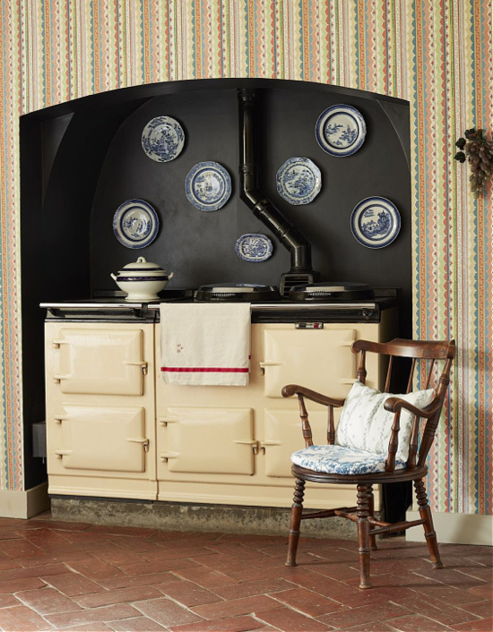 richard-smith-english-manor-house-tour-kitchen-stove (1)