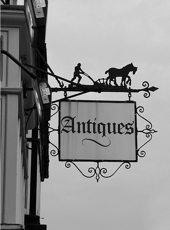 antiques-sign
