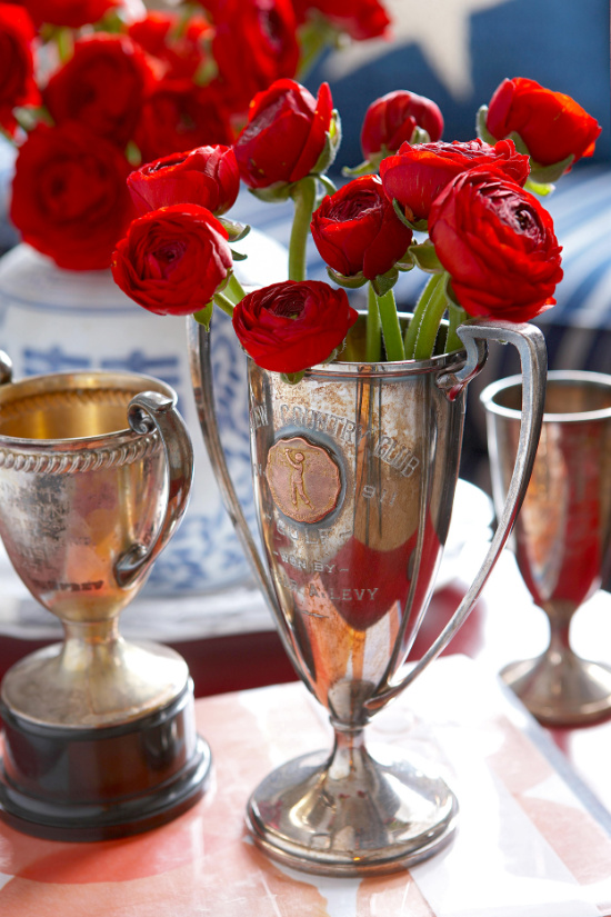 roses-in-trophy-cups-Kentucky-Derby-party-ideas-photo-Michael-Partenio