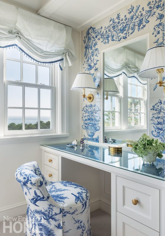 blue-white-wallpaper-dressing-area