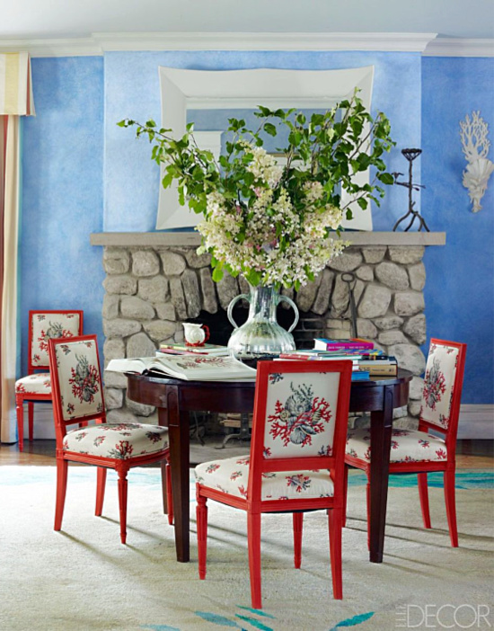 coastal-decor-dining-room-red-chairs