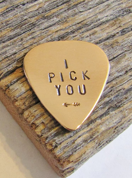 I-pick-you-gold-guitar-pick