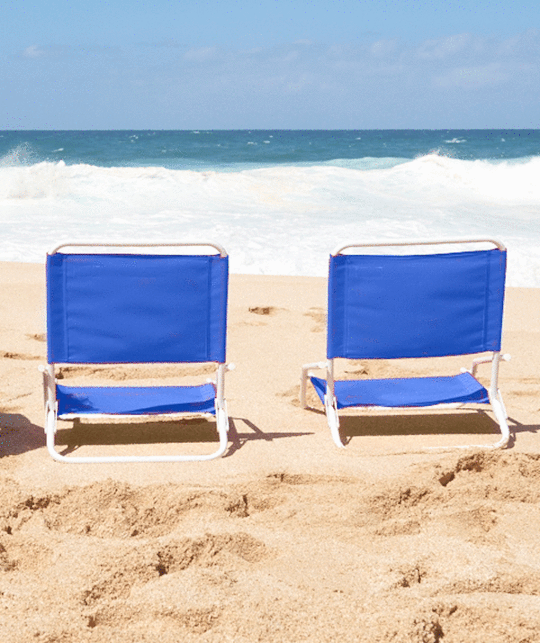 beach-red-white-blue-chairs