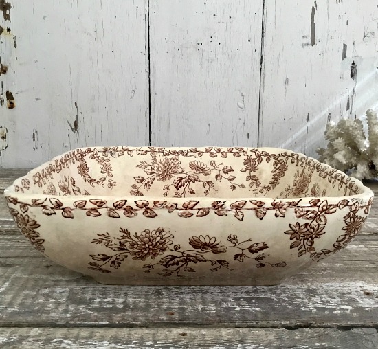 brown-white-bowl