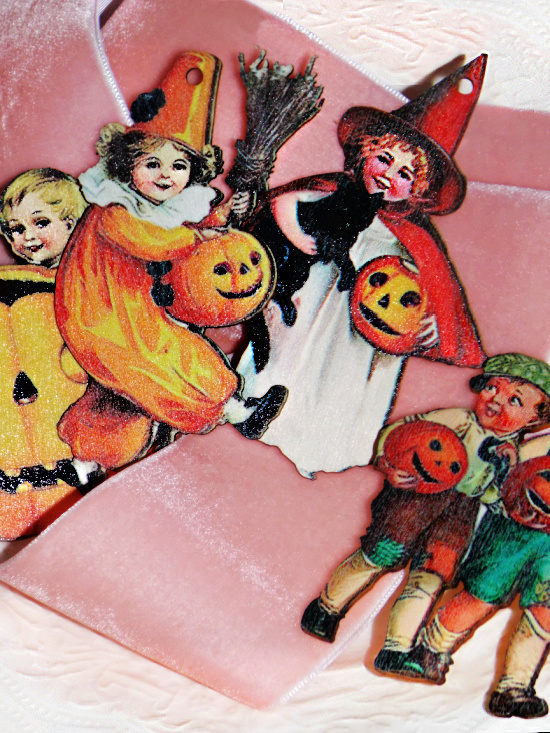 vintage-style-Halloween-ornaments-velvet-ribbon