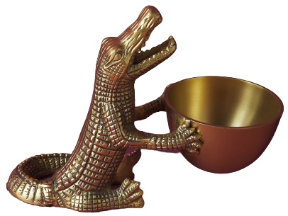 Decorative-alligator-bowl-snacks