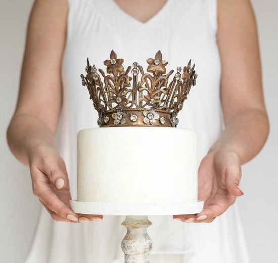 gold-crown-cake-topper