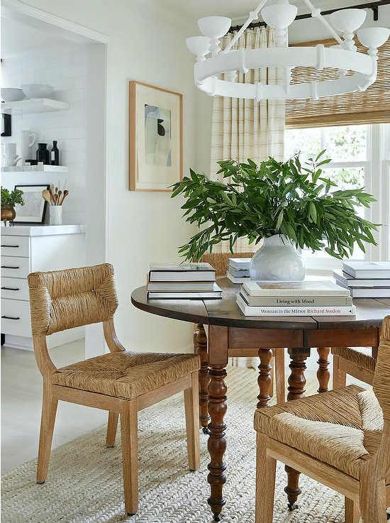 spindle-legs-on-round-farm-dining-table (1)