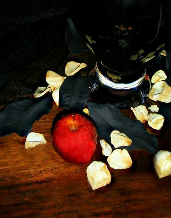poison-red-apple-Halloween