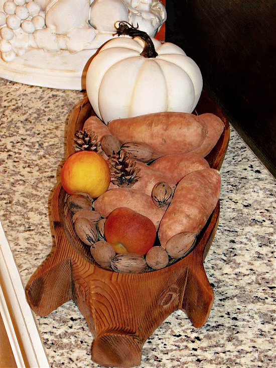 wooden-pig-tray-filled-with-fall-fruits-vegetables-1 (1)