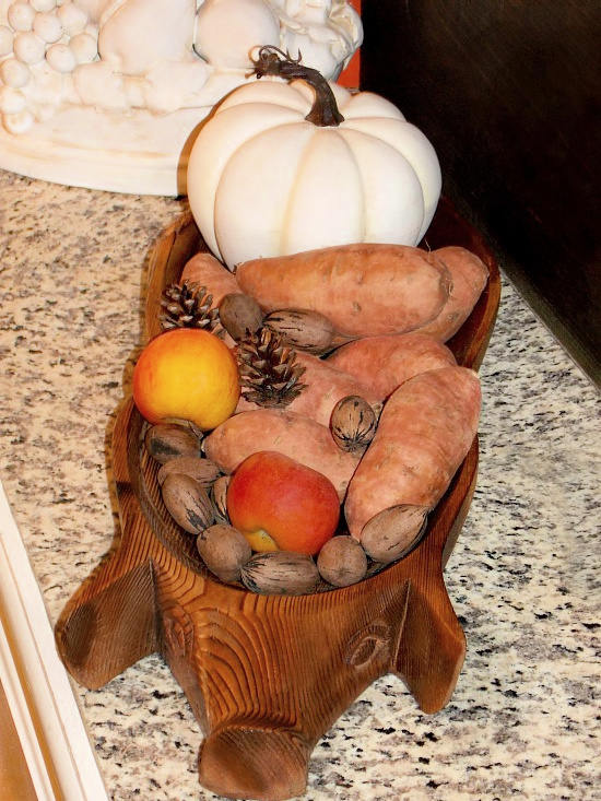wooden-pig-tray-filled-with-fall-fruits-vegetables (1)