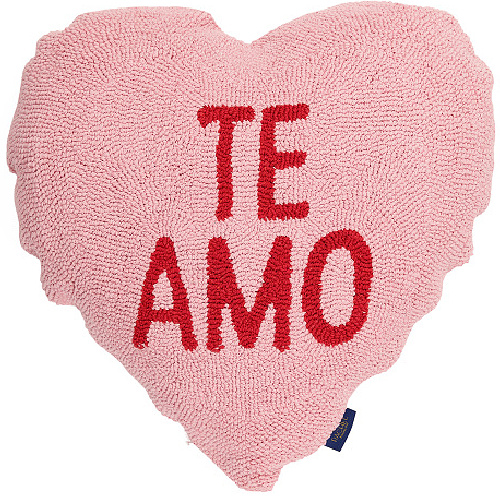 Te-Amo-heart-pillow