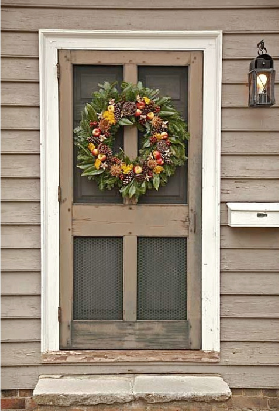 Thanksgiving-wreath-on-front-door