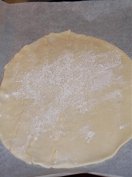 floured-pie-crust