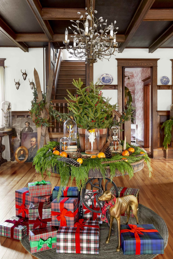 farmhouse-christmas-entryway-plaid-packages