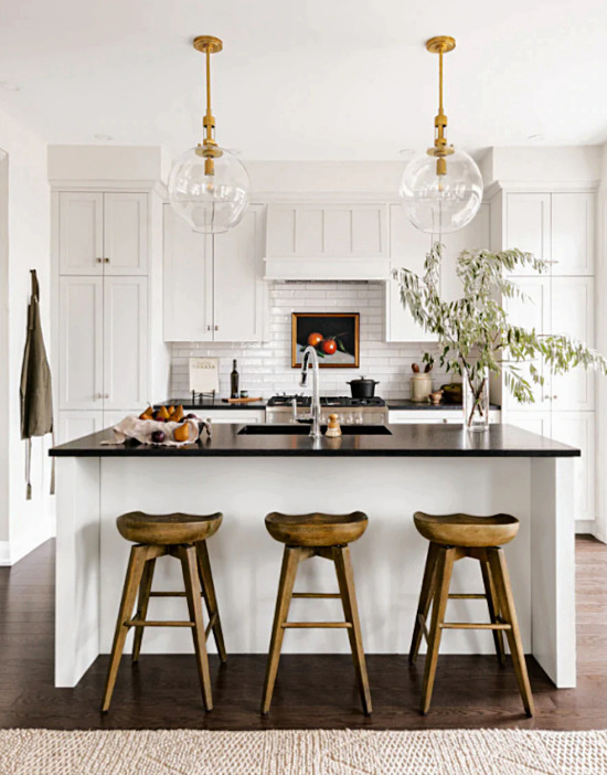 traditional-all-white-kitchen-gold-counter-stools