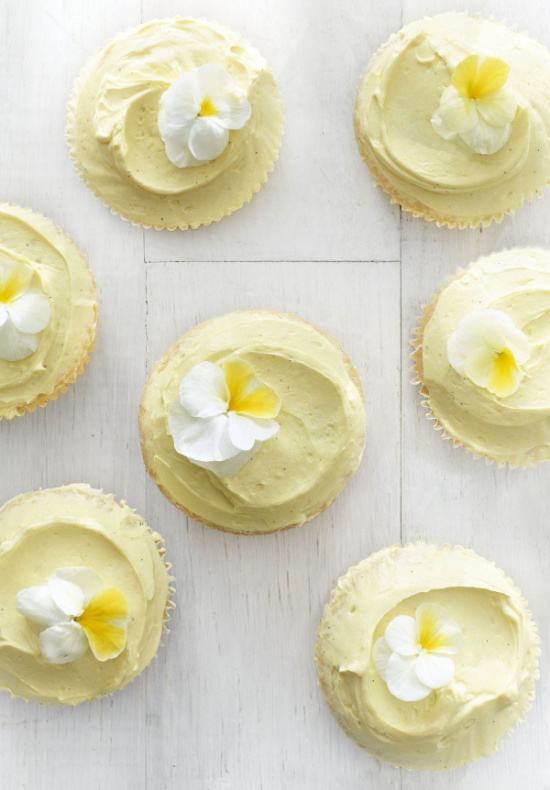 buttermilk-cupcakes-with-swiss-meringue-buttercream