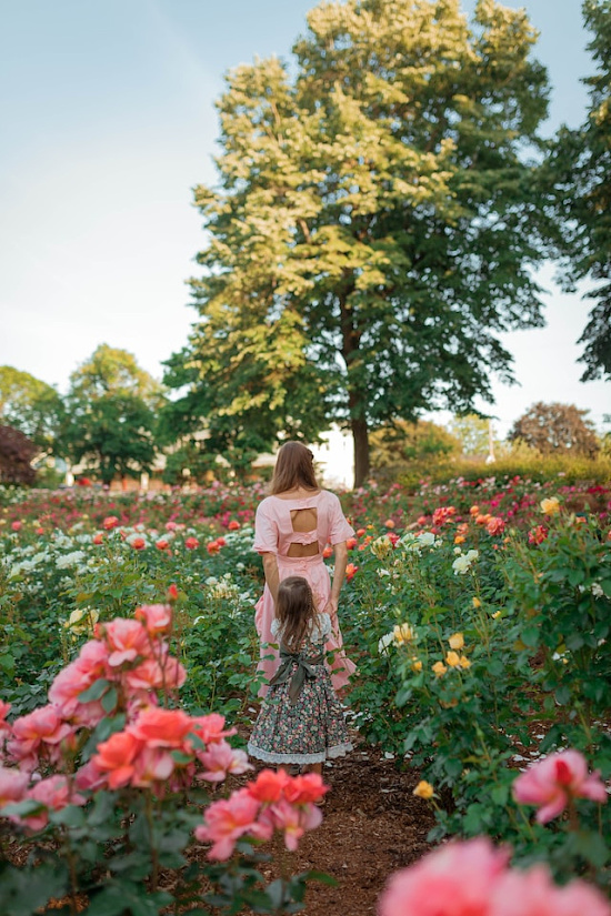 mother-daughter-in-field-of-flowers