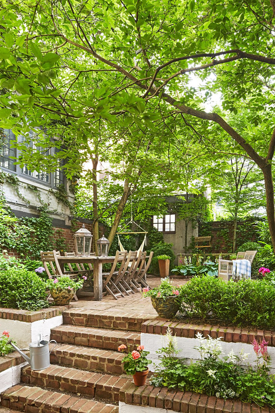 outdoor-living-space-garden-backyard