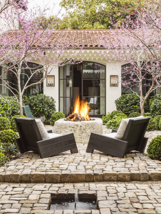 patio-ideas-backyard-firepit